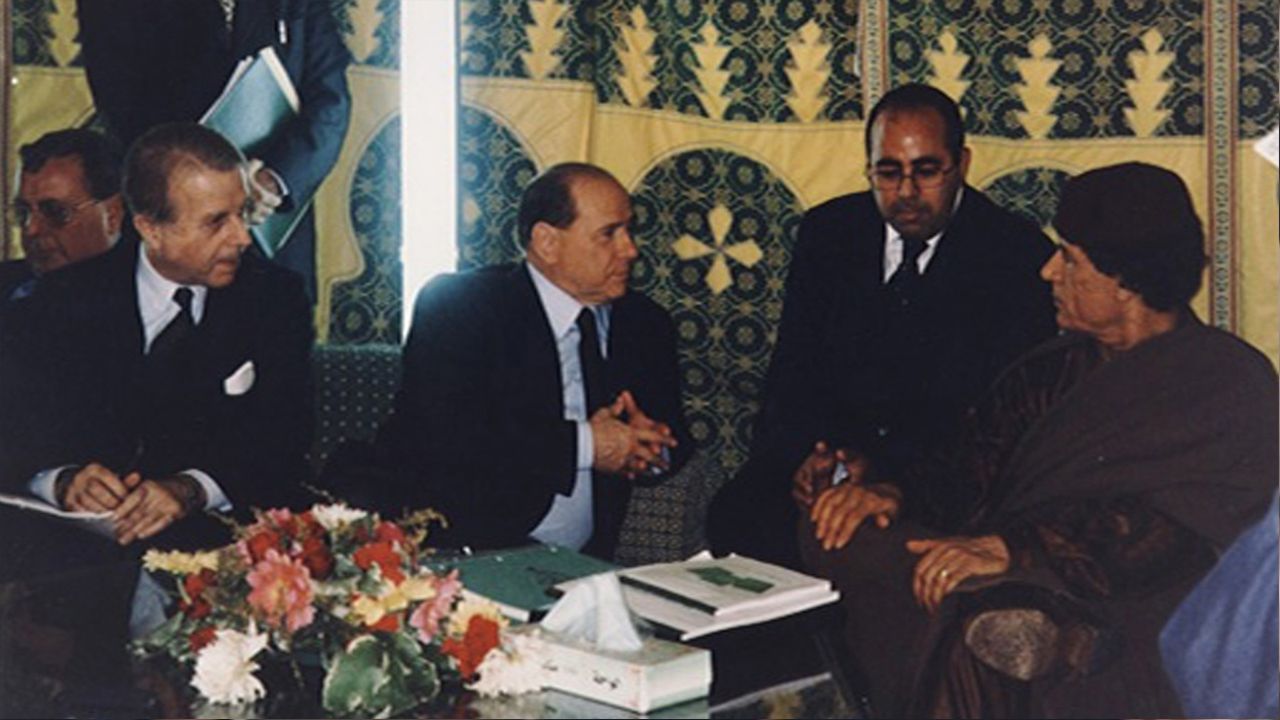 Claudio Pacifico article, Nella tenda del Colonello Gheddafi insieme al Presidente del Consiglio 
Silvio Berlusconi